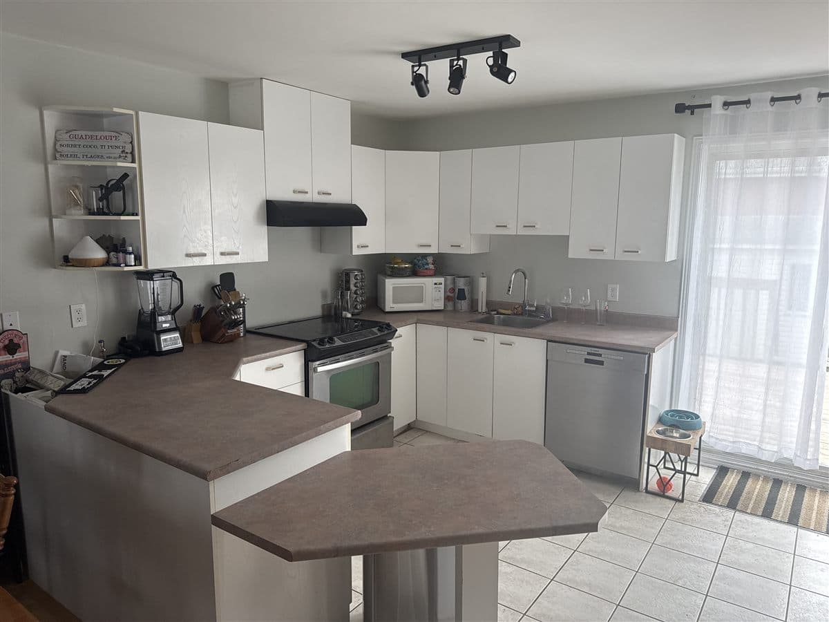 Kitchen before renovation